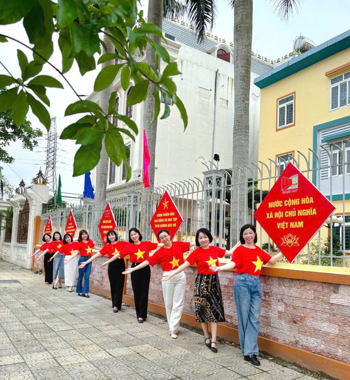 CHÀO MỪNG NGÀY GIẢI PHÓNG MIỀN NAM, THỐNG NHẤT ĐẤT NƯỚC 30/4 VÀ NGÀY QUỐC TẾ LAO ĐỘNG 1/5