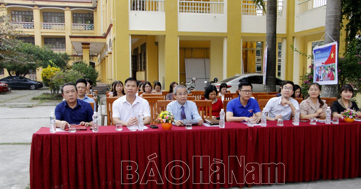 Tổ chức tọa đàm “Câu chuyện pháp luật” tại Trường THPT B Phủ Lý